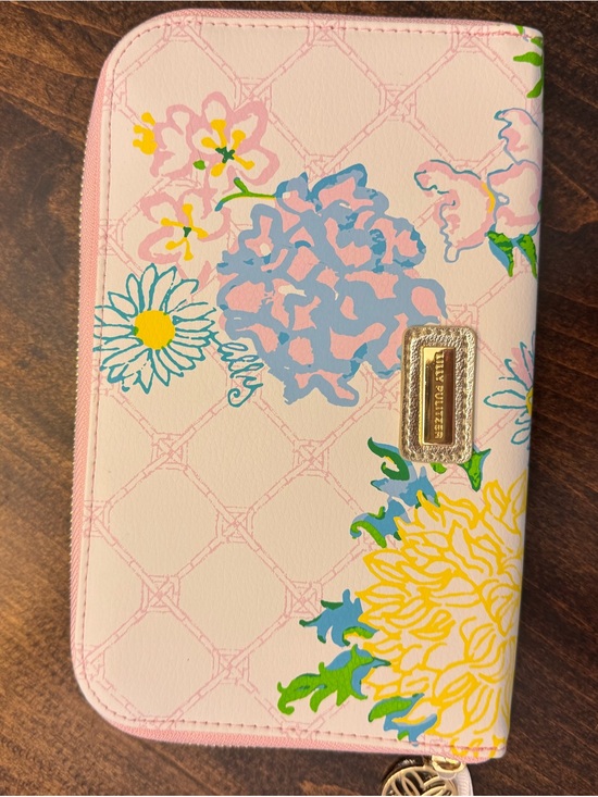 Handbags - Lilly Pulitzer Travel Wallet
